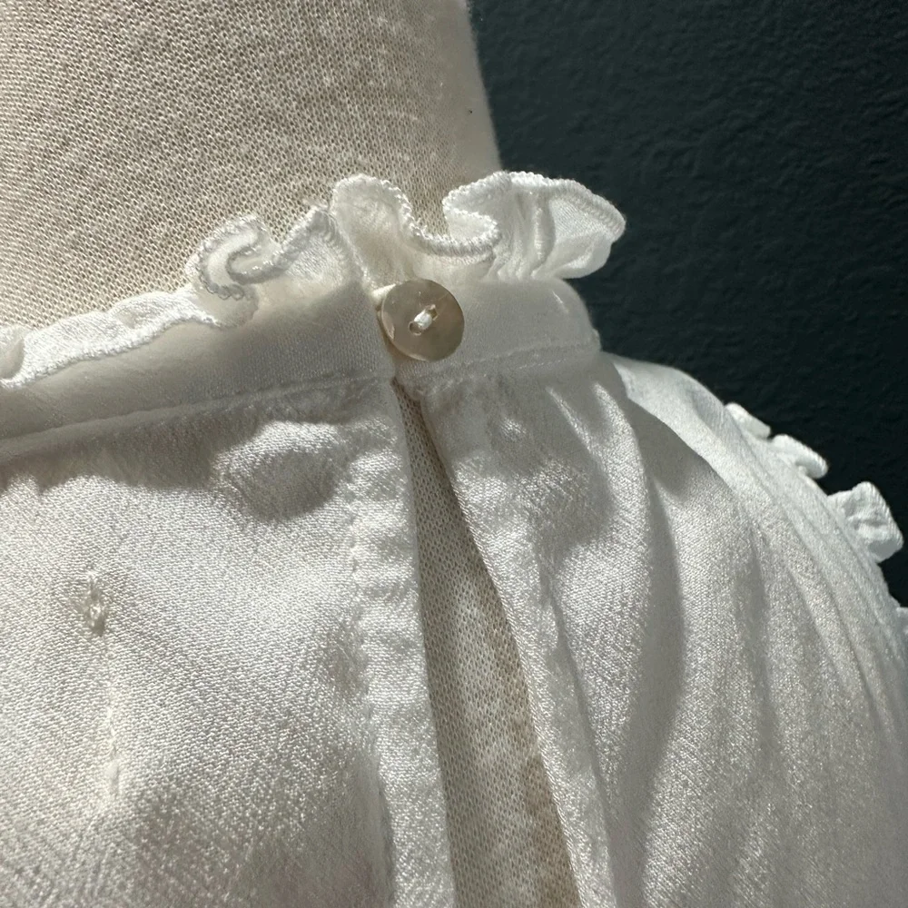 Chic Ruffled White Blouse - Picture 5 of 7